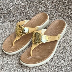 CROCS Women's Sanrah Oyster/Gold Flip-Flops with Gold Medallion Accents size 9